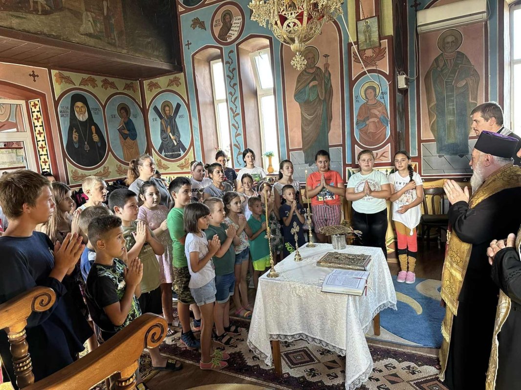 Rugăciune şi filantropie în Episcopia Tulcii 266077