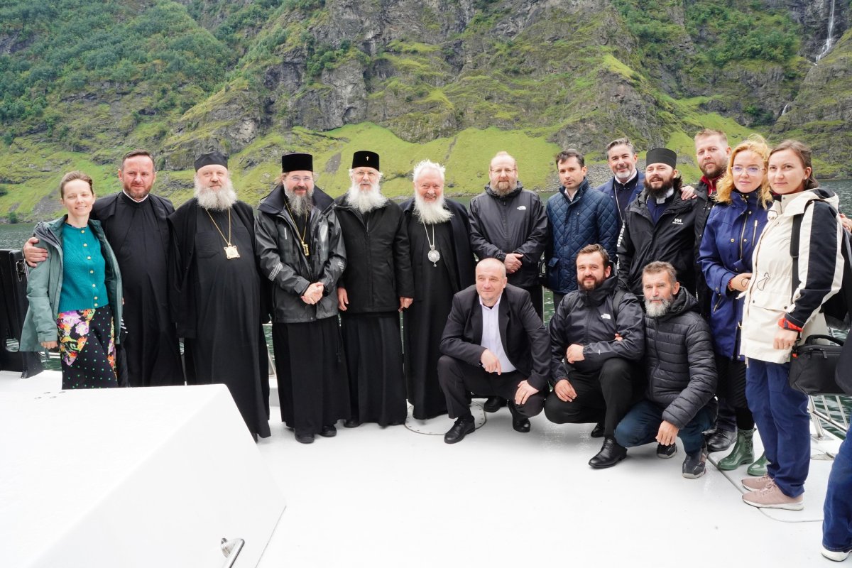 Slujire și comuniune la ceas aniversar în Episcopia Europei de Nord 266023