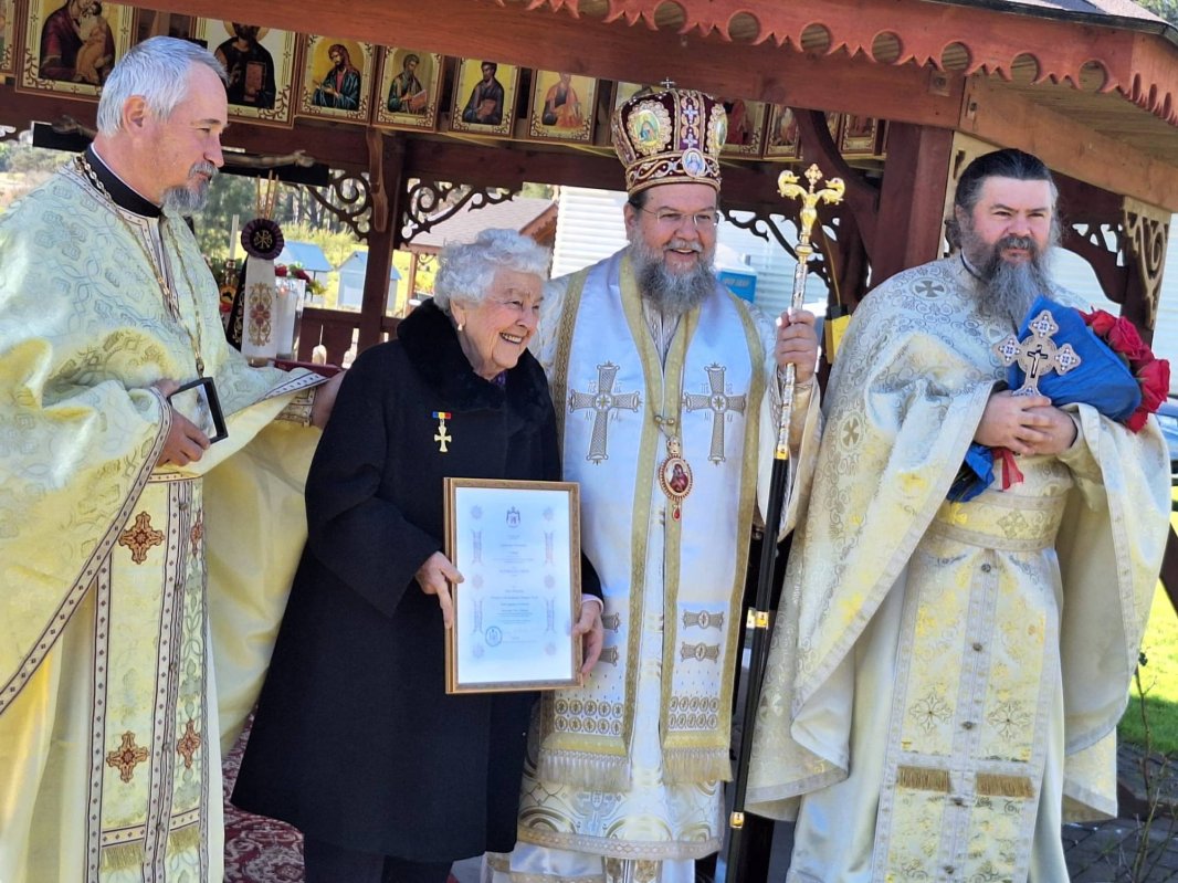 Vizită arhierească în parohia românească din Auckland, Noua Zeelandă 266075