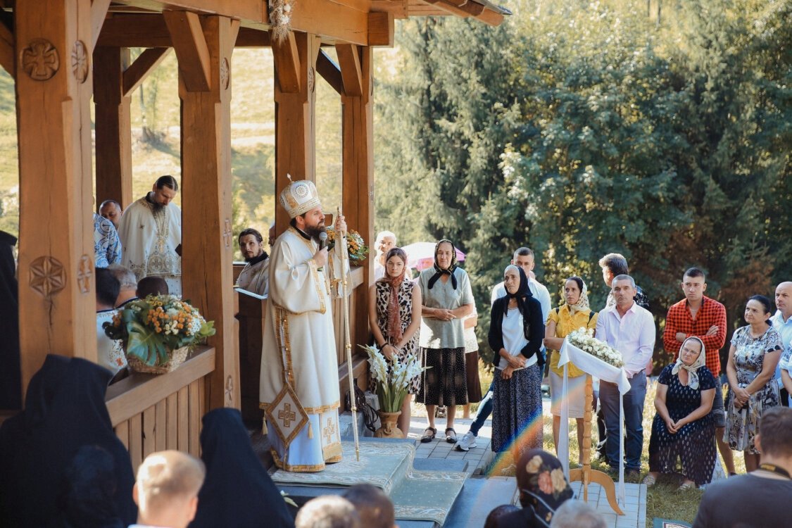 Sărbătoare luminoasă la Mănăstirea de la Cormaia  266116