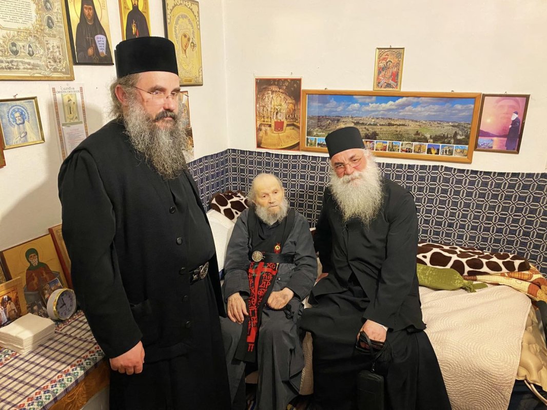 A plecat la Domnul ieroschimonahul Simeon Zaharia de la Mănăstirea Sihăstria 266432