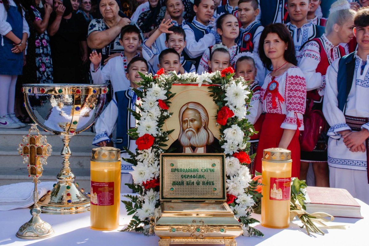 Trei ierarhi au sfințit o nouă biserică tulceană 267171