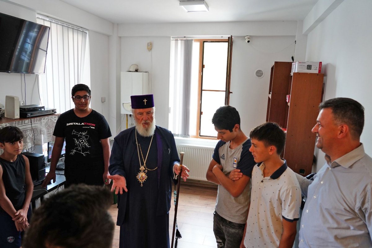 Vizite pastorale la biserici și așezăminte din județul Dâmbovița 267117