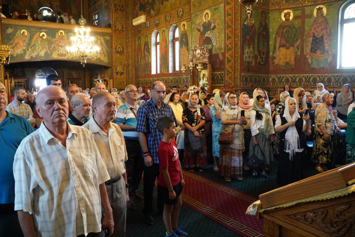 Zi de sărbătoare la biserica gălățeană a Sfântului Dionisie Exiguul 267121