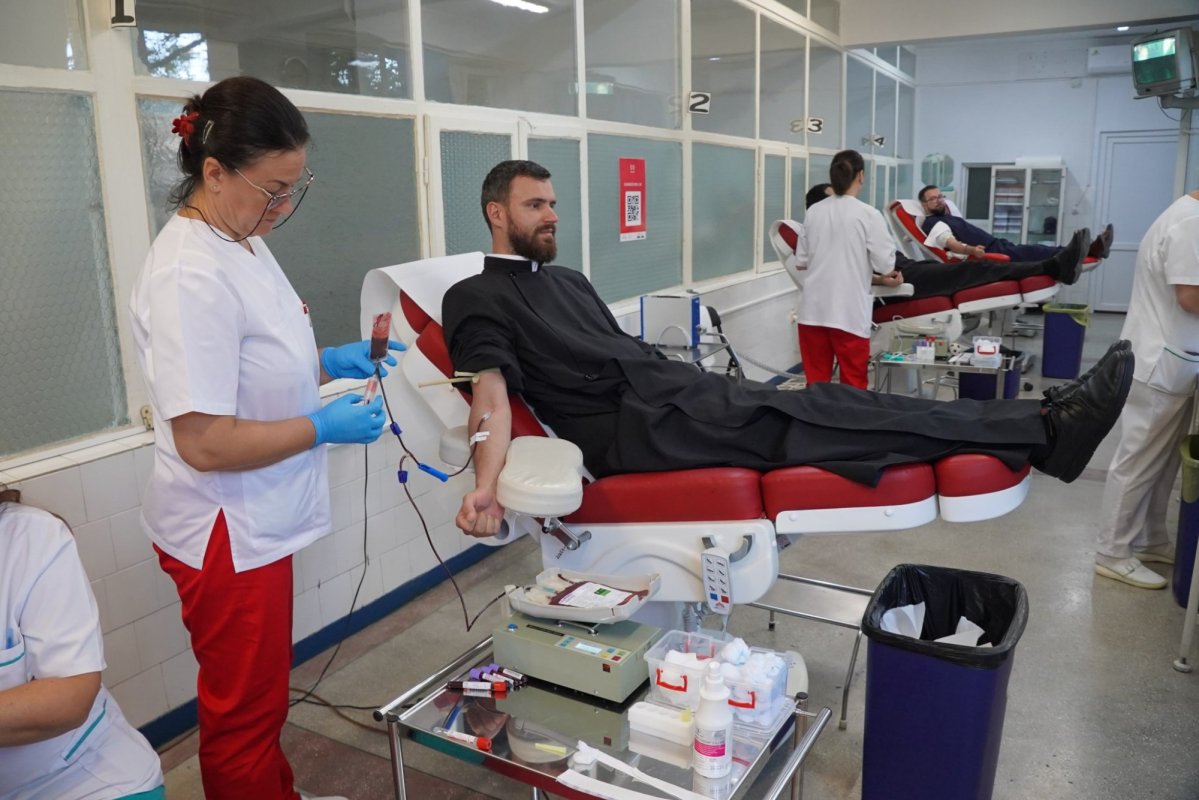 Preoţii şi credincioşii din Arhiepiscopia Dunării de Jos, solidari cu semenii aflaţi în suferinţă 267229