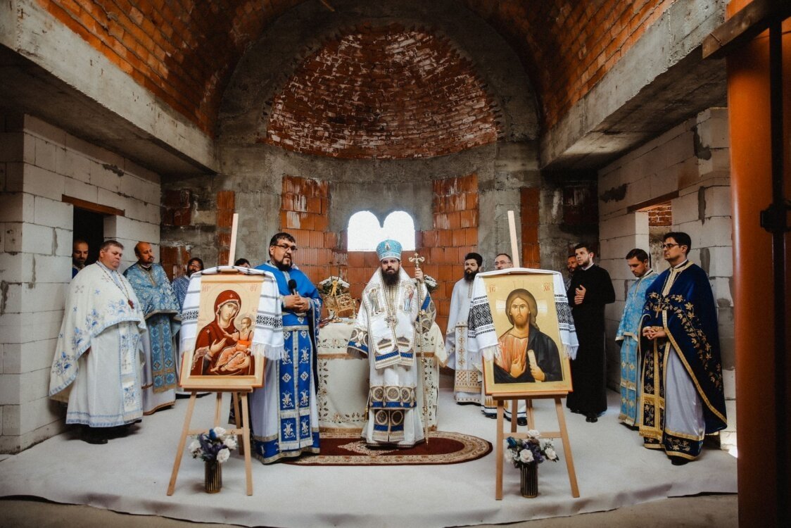 Resfințirea Bisericii „Adormirea Maicii Domnului” din Răscruci 267204