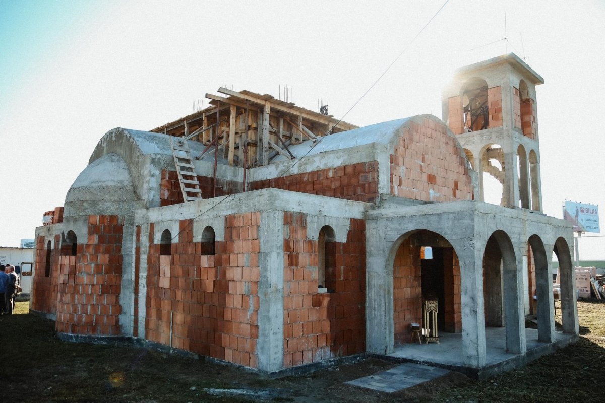 Resfințirea Bisericii „Adormirea Maicii Domnului” din Răscruci 267206