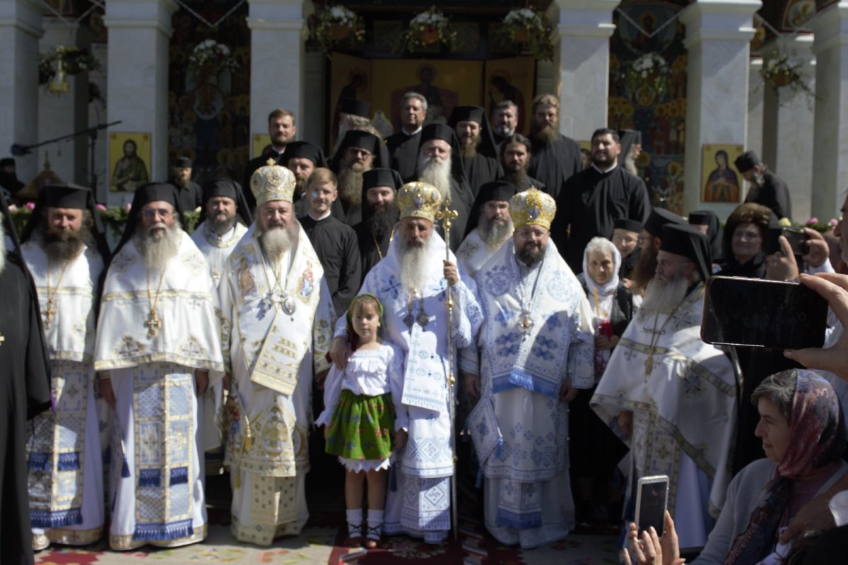 Resfințirea paraclisului Mănăstirii Sihăstria, pictat de un isihast ucrainean 267406