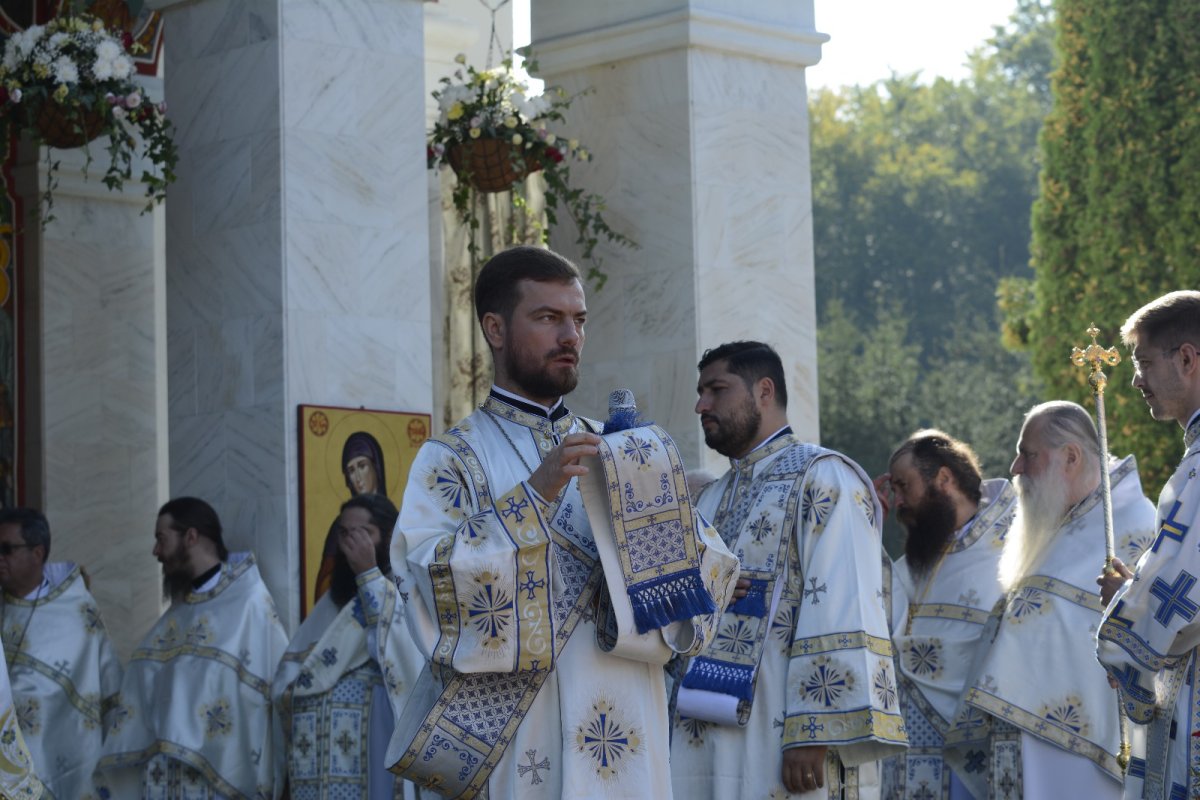 Resfințirea paraclisului Mănăstirii Sihăstria, pictat de un isihast ucrainean 267408