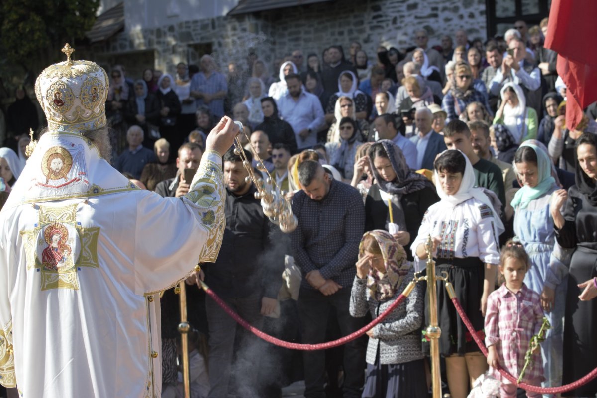 Resfințirea paraclisului Mănăstirii Sihăstria, pictat de un isihast ucrainean 267409