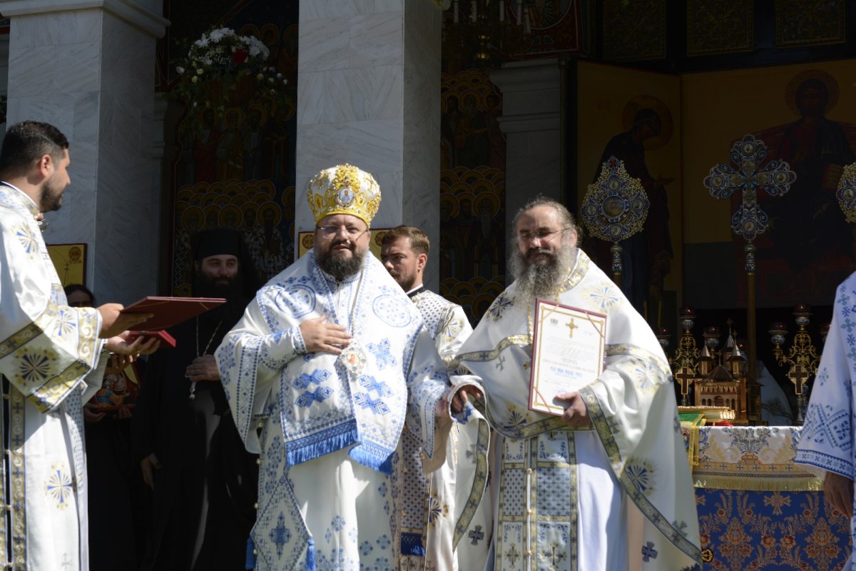 Resfințirea paraclisului Mănăstirii Sihăstria, pictat de un isihast ucrainean 267410