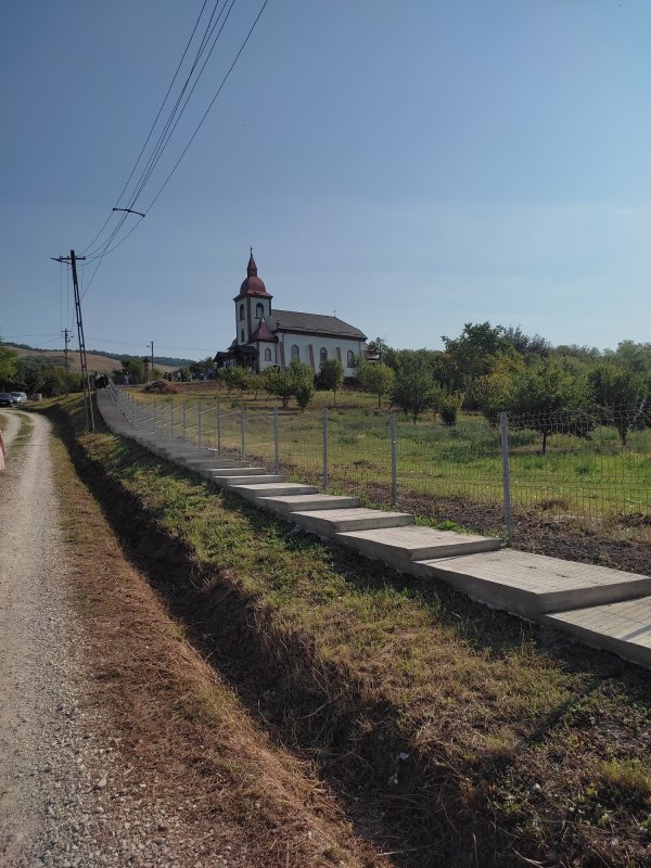 Duhovnicescul părinte Tit Moldovan și resfințirea ctitoriei sale din Asînip 266933