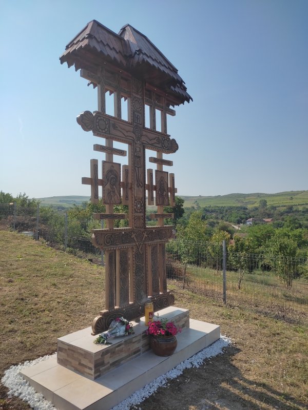 Duhovnicescul părinte Tit Moldovan și resfințirea ctitoriei sale din Asînip 266938