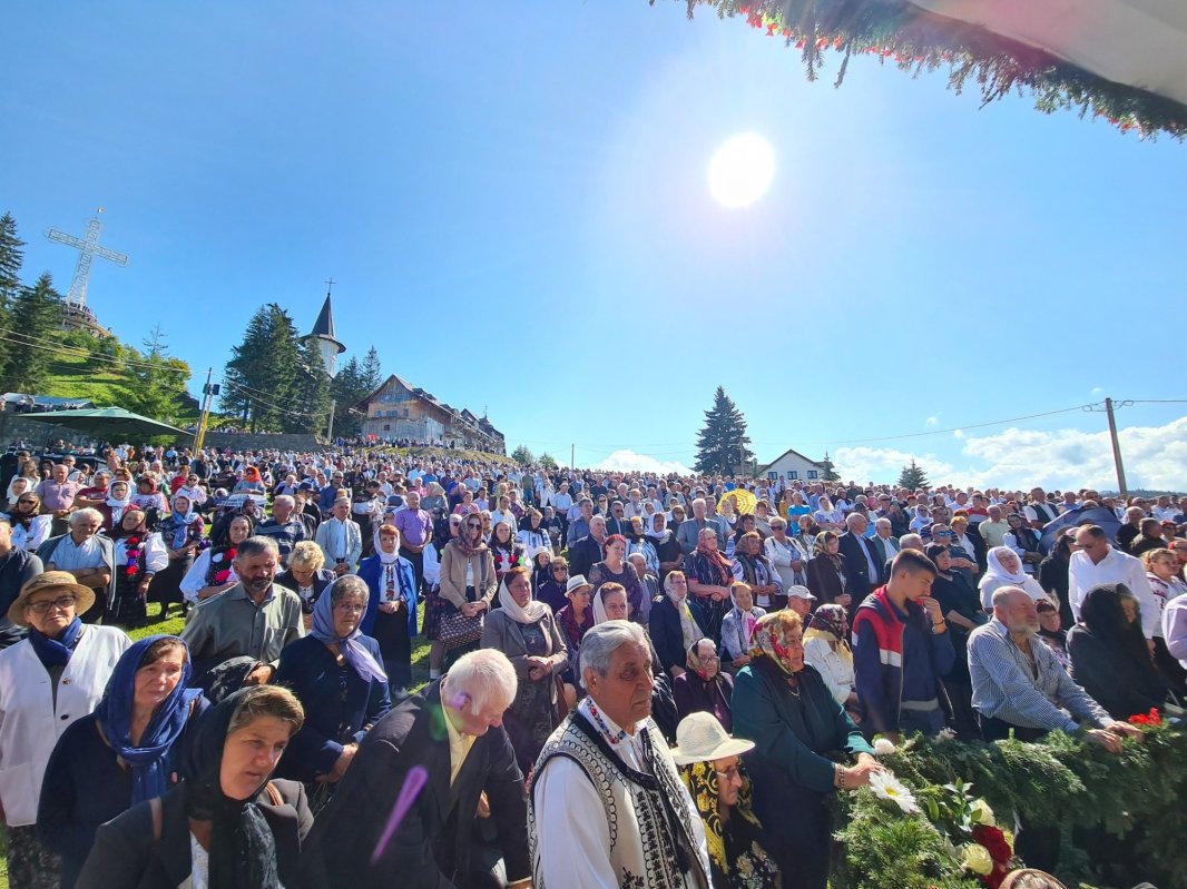 Sărbătoare la mănăstirea de la Piatra Fântânele 267563