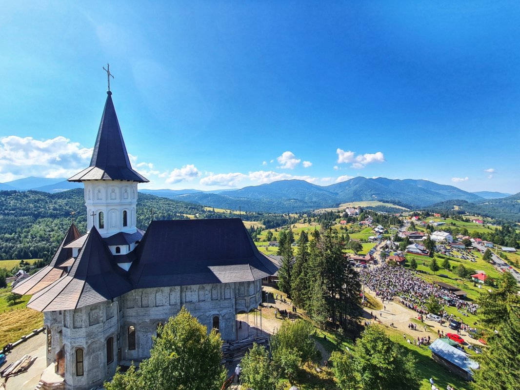 Sărbătoare la mănăstirea de la Piatra Fântânele 267564