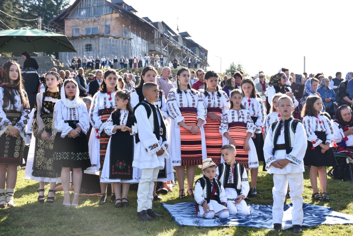 Sărbătoare la mănăstirea de la Piatra Fântânele 267566