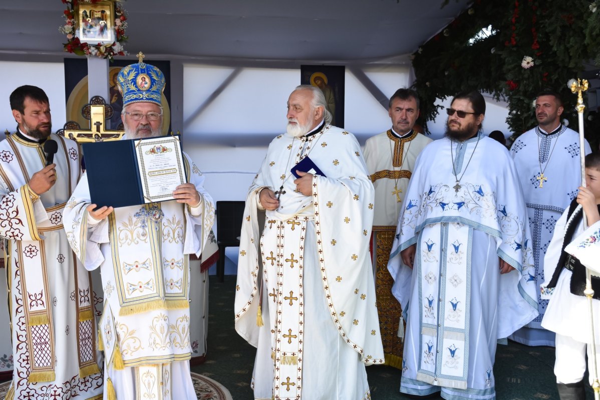 Sărbătoare la mănăstirea de la Piatra Fântânele 267569