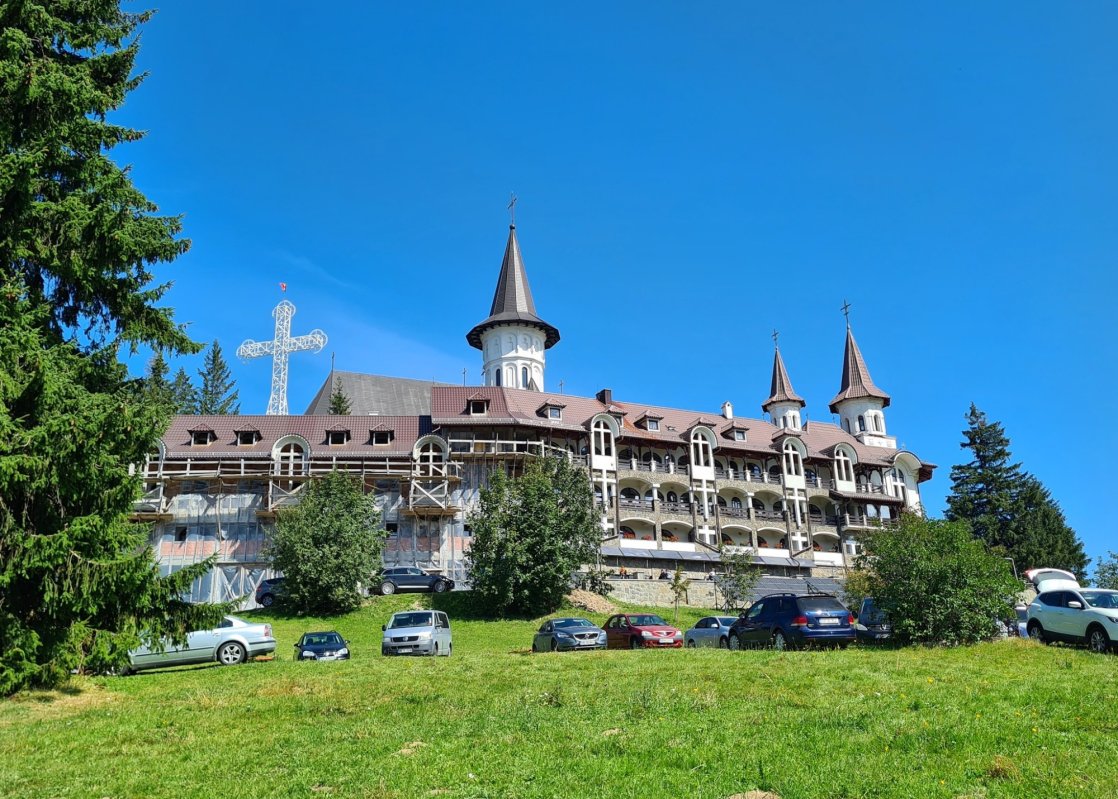 Sărbătoare la mănăstirea de la Piatra Fântânele 267572