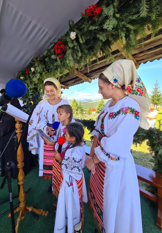 Sărbătoare la mănăstirea de la Piatra Fântânele 267576