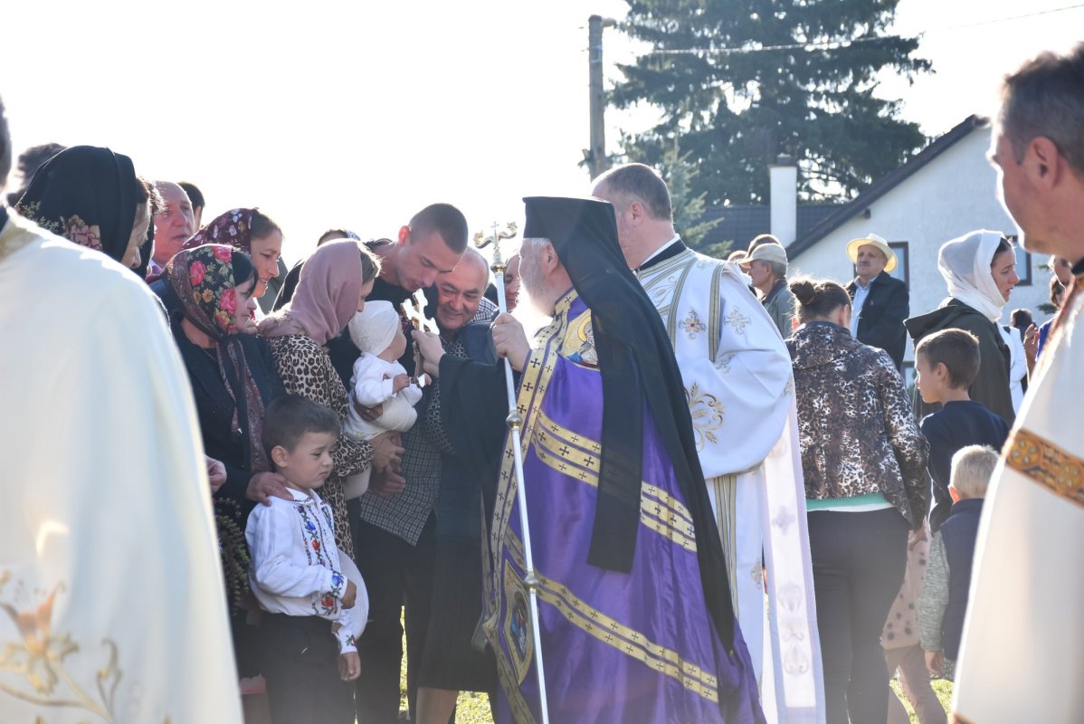 Sărbătoare la mănăstirea de la Piatra Fântânele 267577