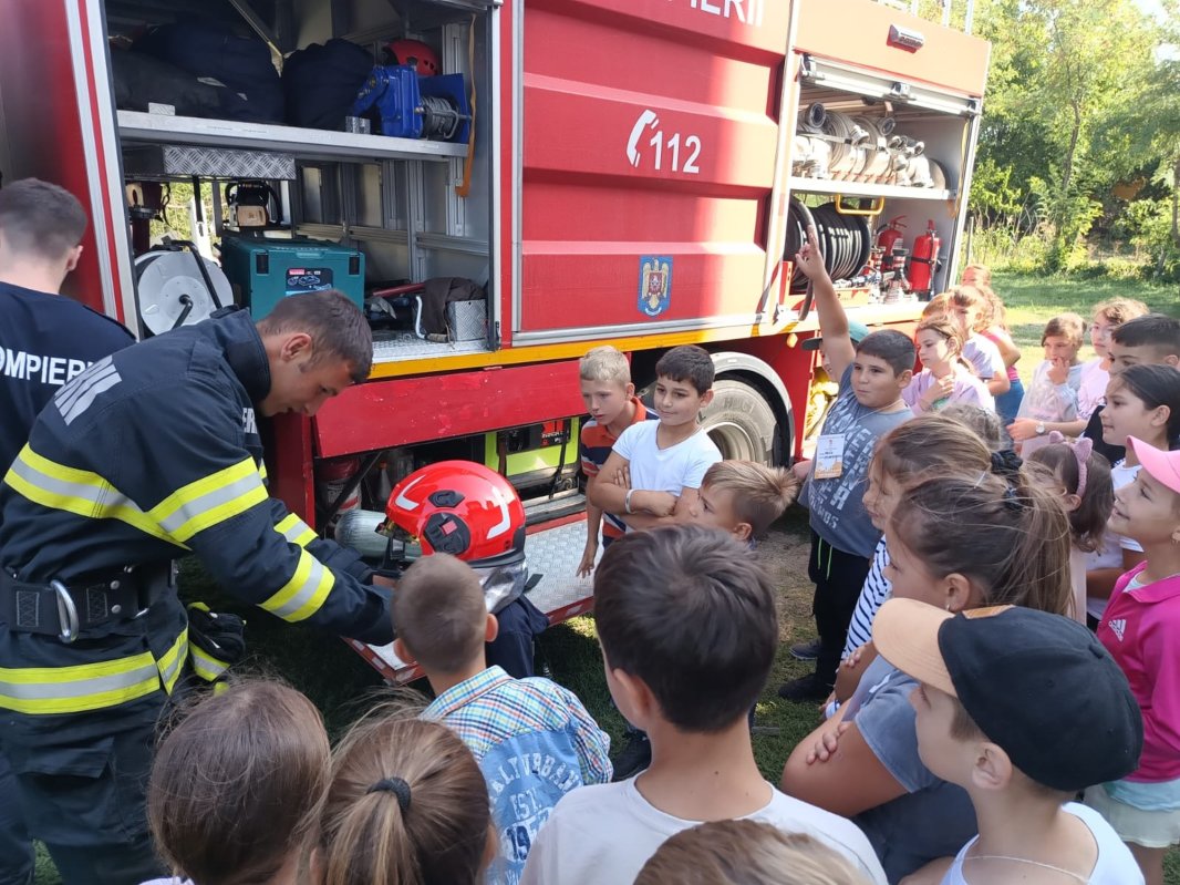 Lecții de prevenire și gestionare a situațiilor de urgență în parohia ieșeană Belcești 267847