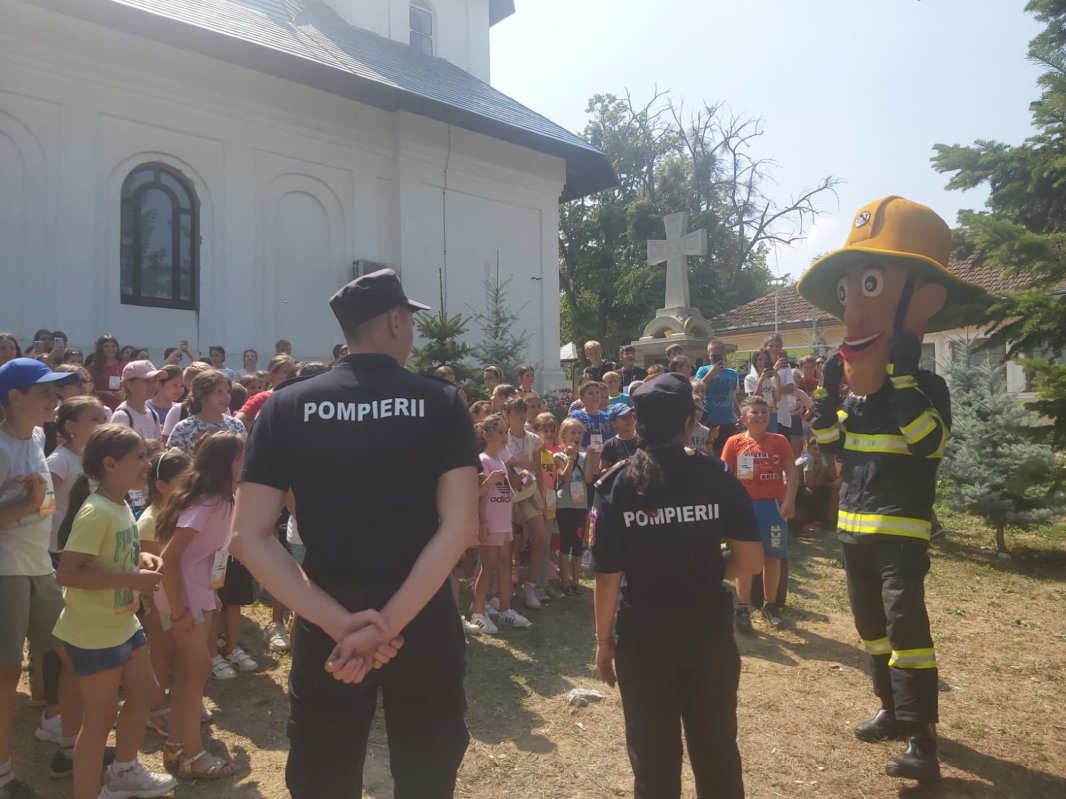 Lecții de prevenire și gestionare a situațiilor de urgență în parohia ieșeană Belcești 267848