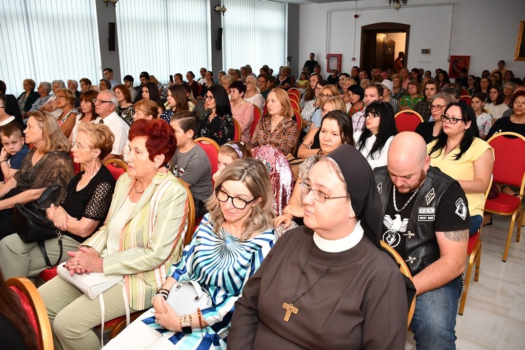 Recital de muzică clasică dedicat Maicii Domnului la Caransebeș 268035