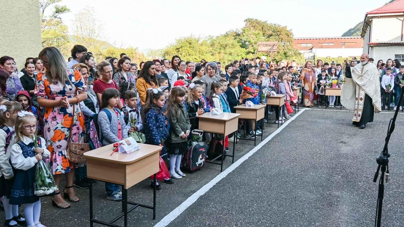 Seminariștii din Piatra Neamț binecuvântați de Mitropolitul Moldovei și Bucovinei 268007