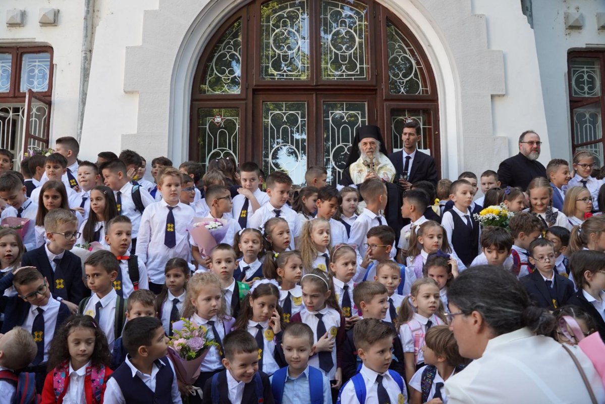 Seminariştii gălăţeni la începutul unui nou an şcolar 268043