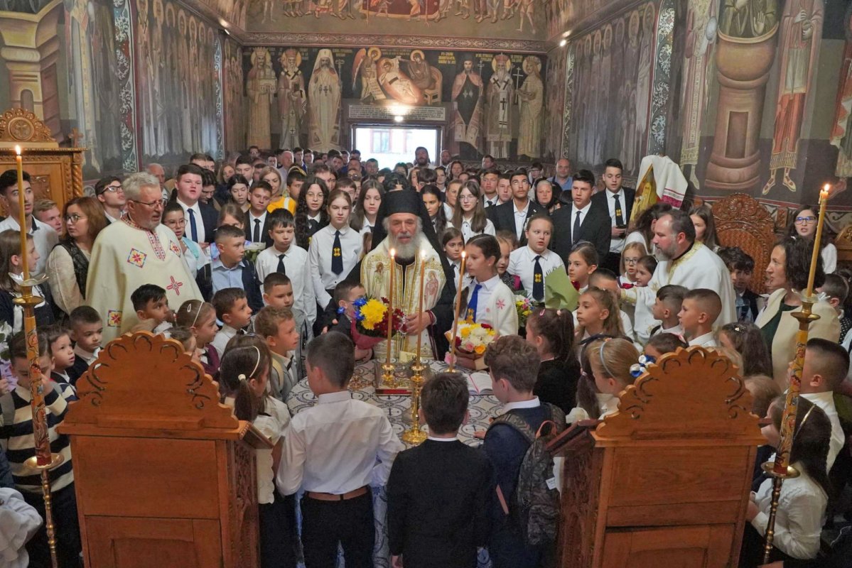 Seminariştii gălăţeni la începutul unui nou an şcolar 268051