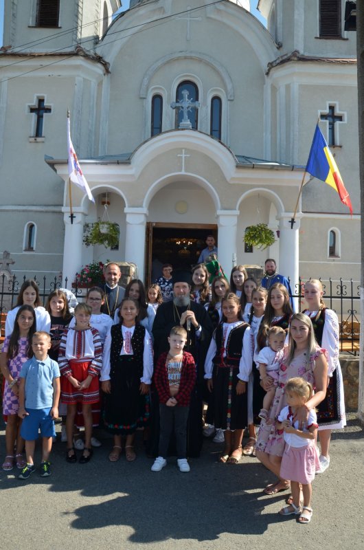 Slujire în Parohia Mierlău, Protopopiatul Oradea 268025