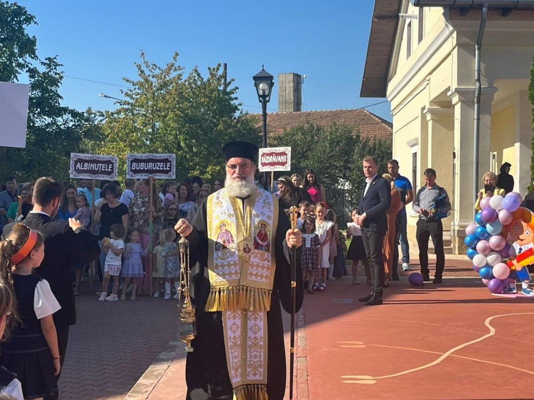 Binecuvântare arhierească pentru copiii Fundației „Episcop Melchisedec” 268112