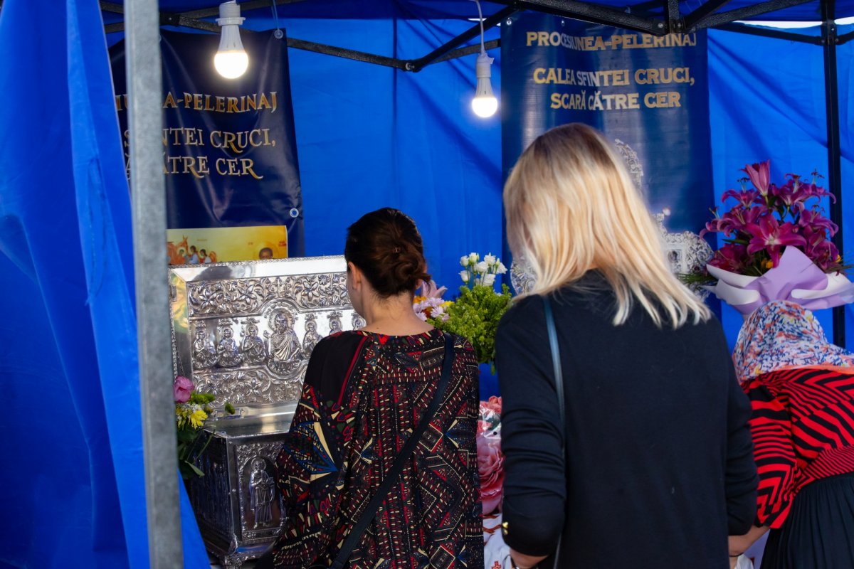 Cinstire deosebită adusă Sfintei Cruci în Capitală 268202