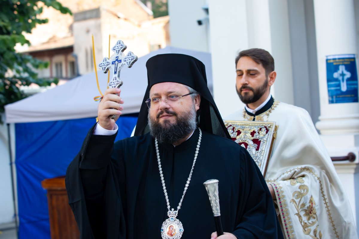 Cinstire deosebită adusă Sfintei Cruci în Capitală 268211