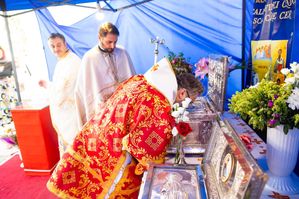 Cinstire deosebită adusă Sfintei Cruci în Capitală 268212