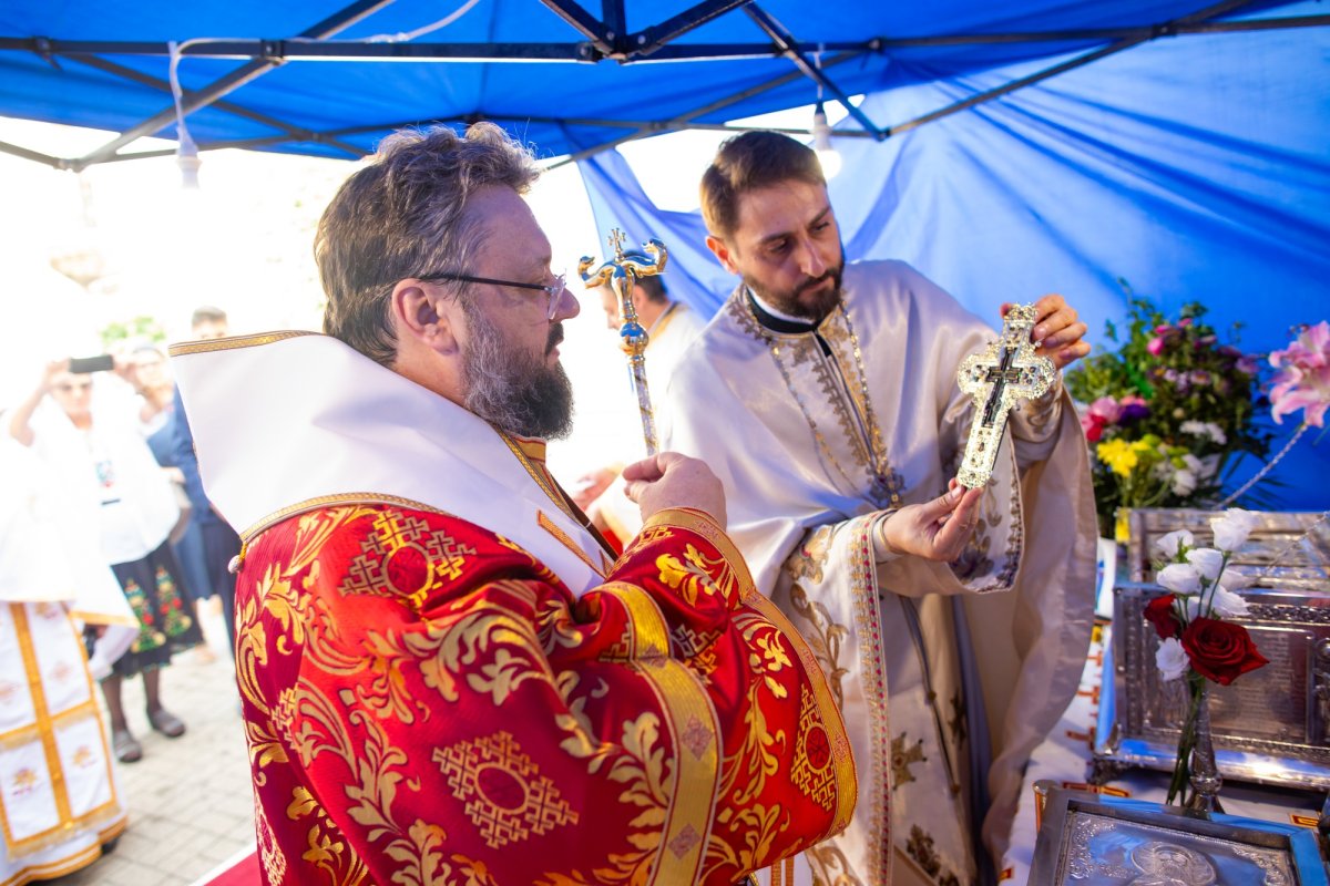 Cinstire deosebită adusă Sfintei Cruci în Capitală 268213