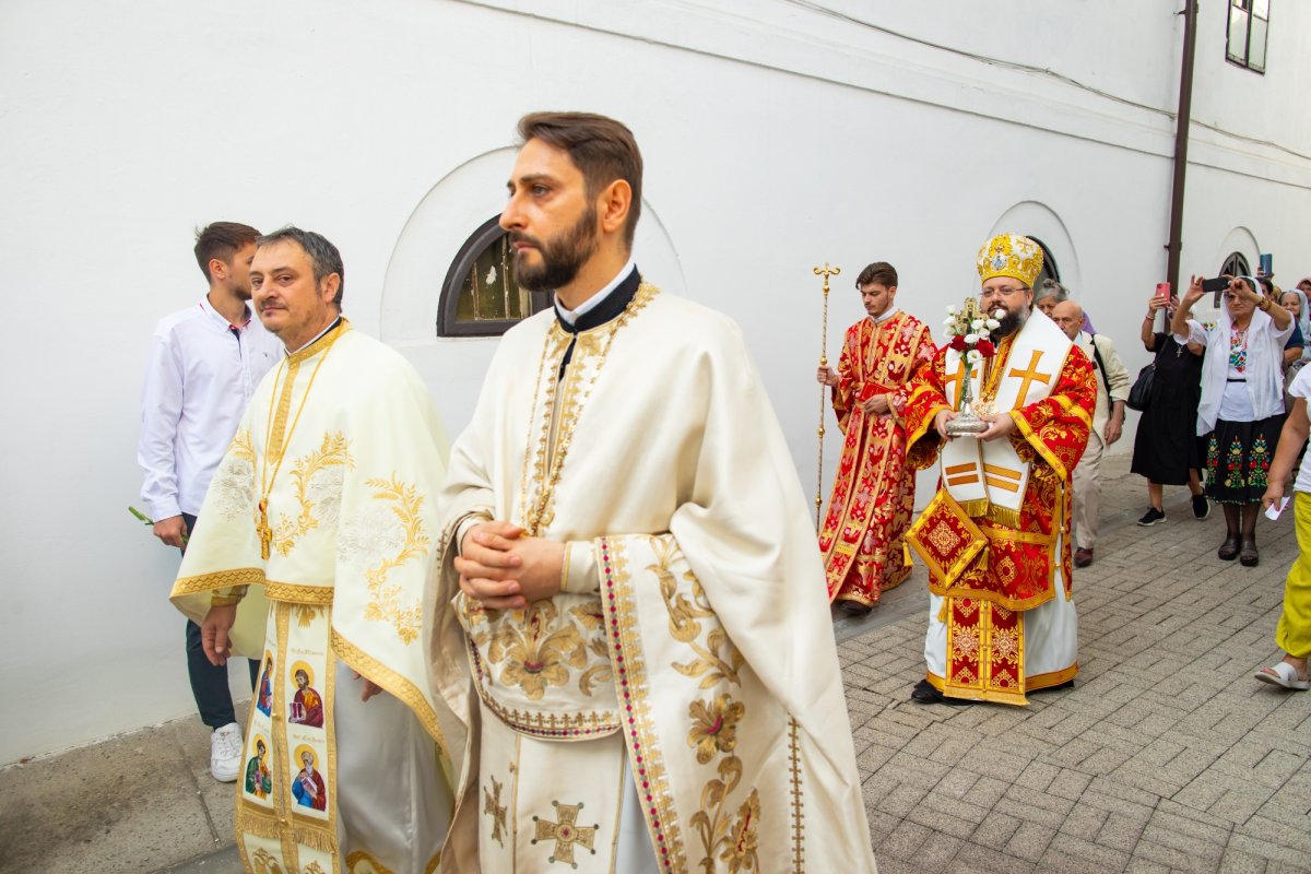 Cinstire deosebită adusă Sfintei Cruci în Capitală 268216