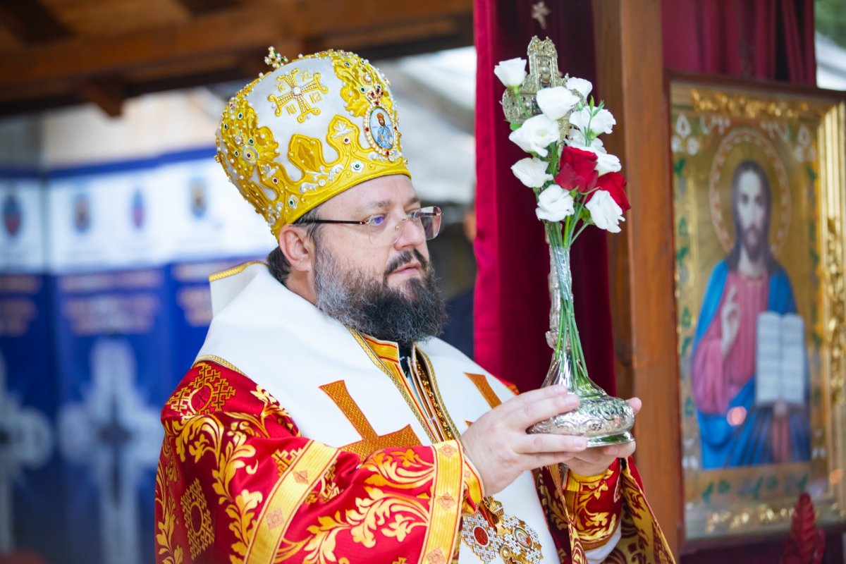 Cinstire deosebită adusă Sfintei Cruci în Capitală 268223