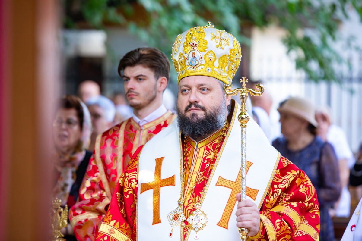 Cinstire deosebită adusă Sfintei Cruci în Capitală 268243