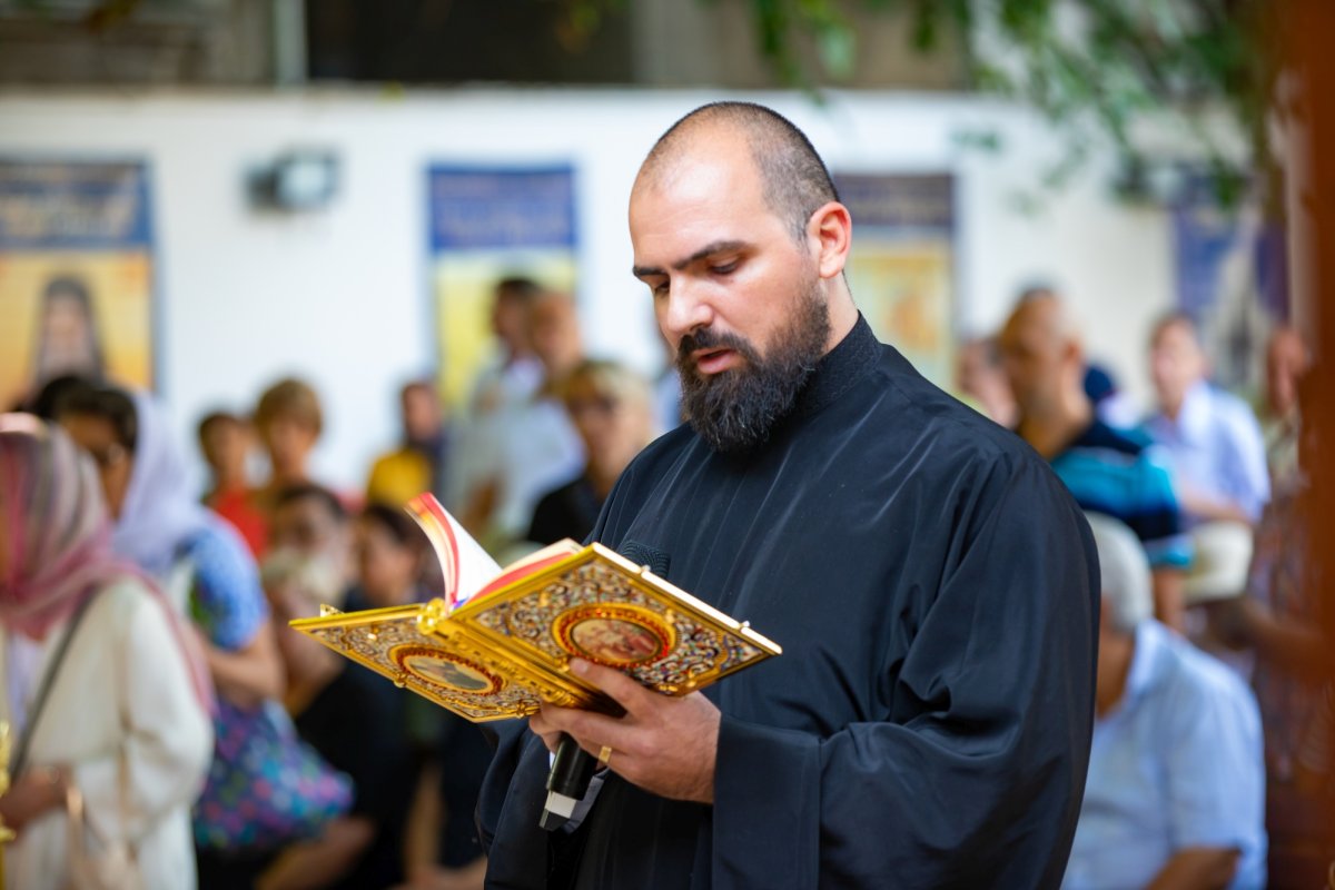 Cinstire deosebită adusă Sfintei Cruci în Capitală 268256