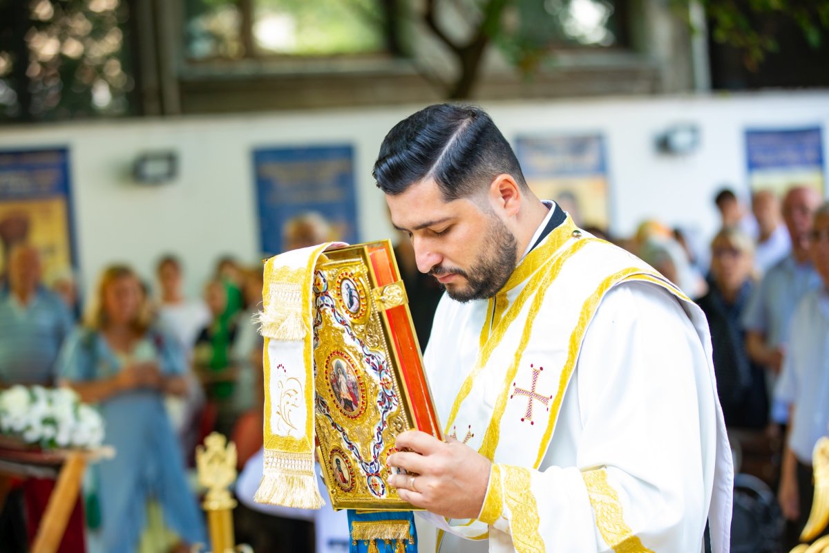 Cinstire deosebită adusă Sfintei Cruci în Capitală 268257