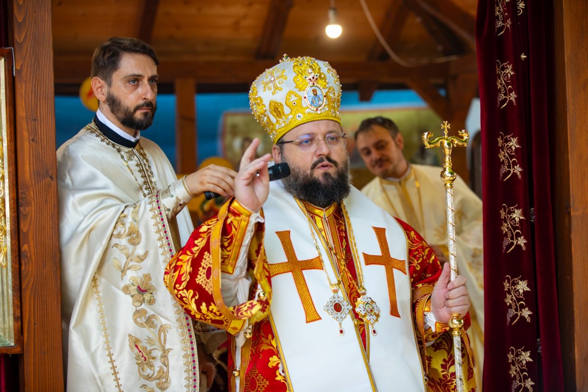 Cinstire deosebită adusă Sfintei Cruci în Capitală 268258