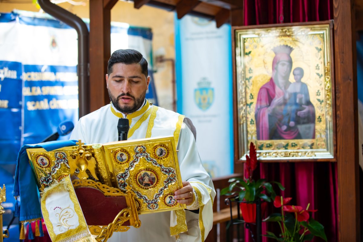 Cinstire deosebită adusă Sfintei Cruci în Capitală 268260