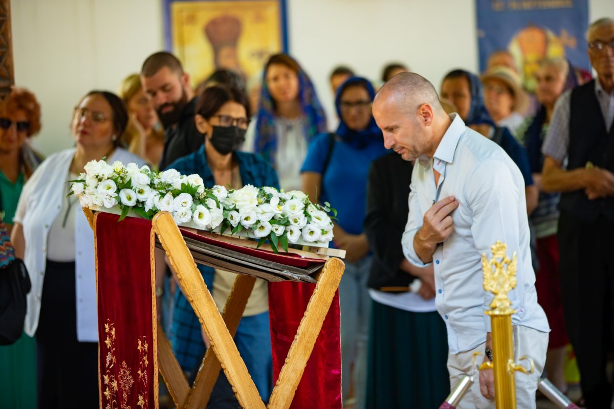 Cinstire deosebită adusă Sfintei Cruci în Capitală 268273