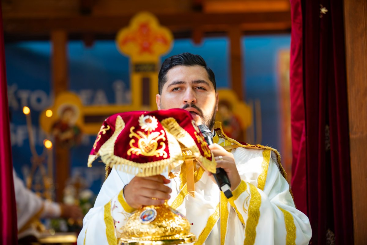 Cinstire deosebită adusă Sfintei Cruci în Capitală 268275