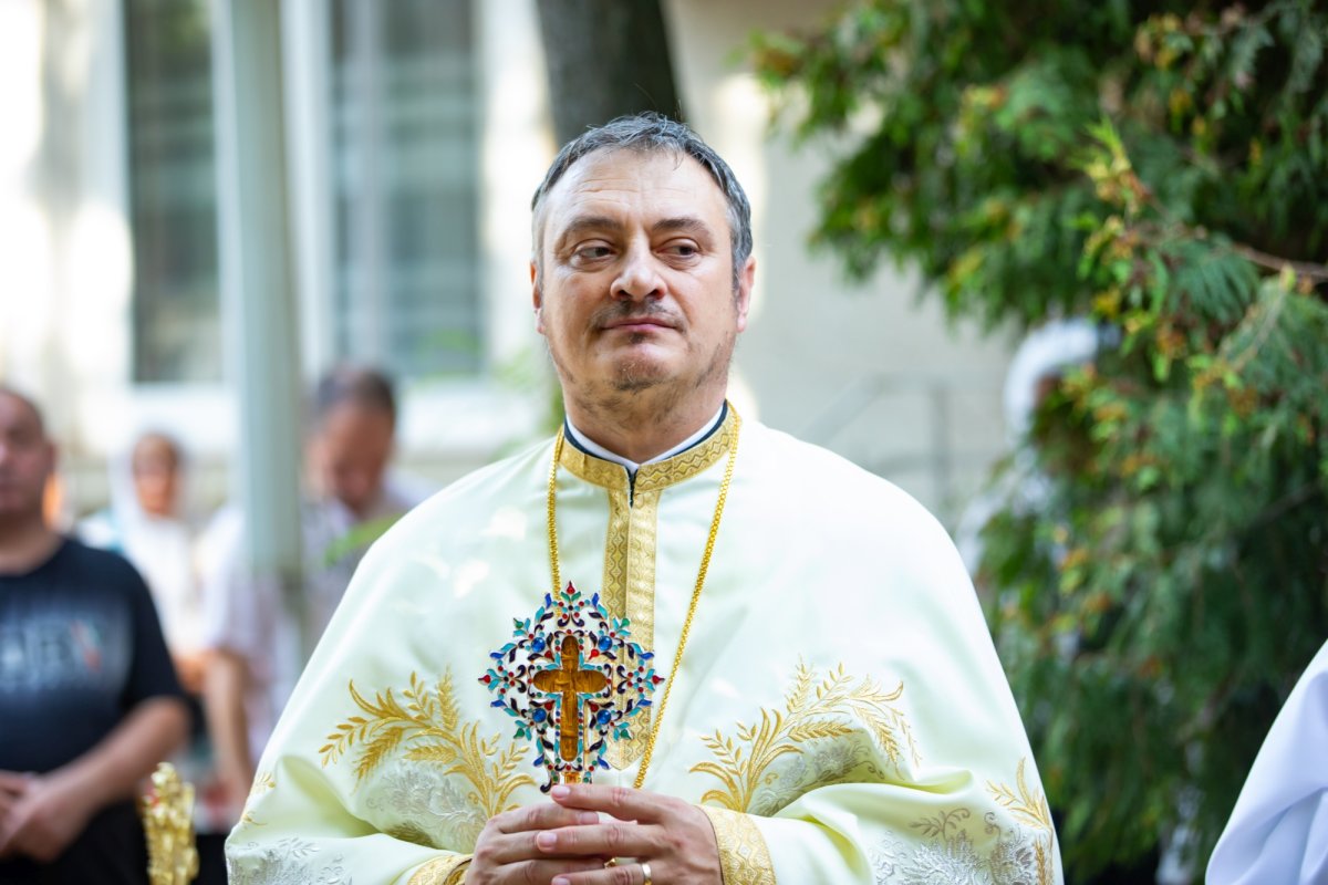 Cinstire deosebită adusă Sfintei Cruci în Capitală 268277