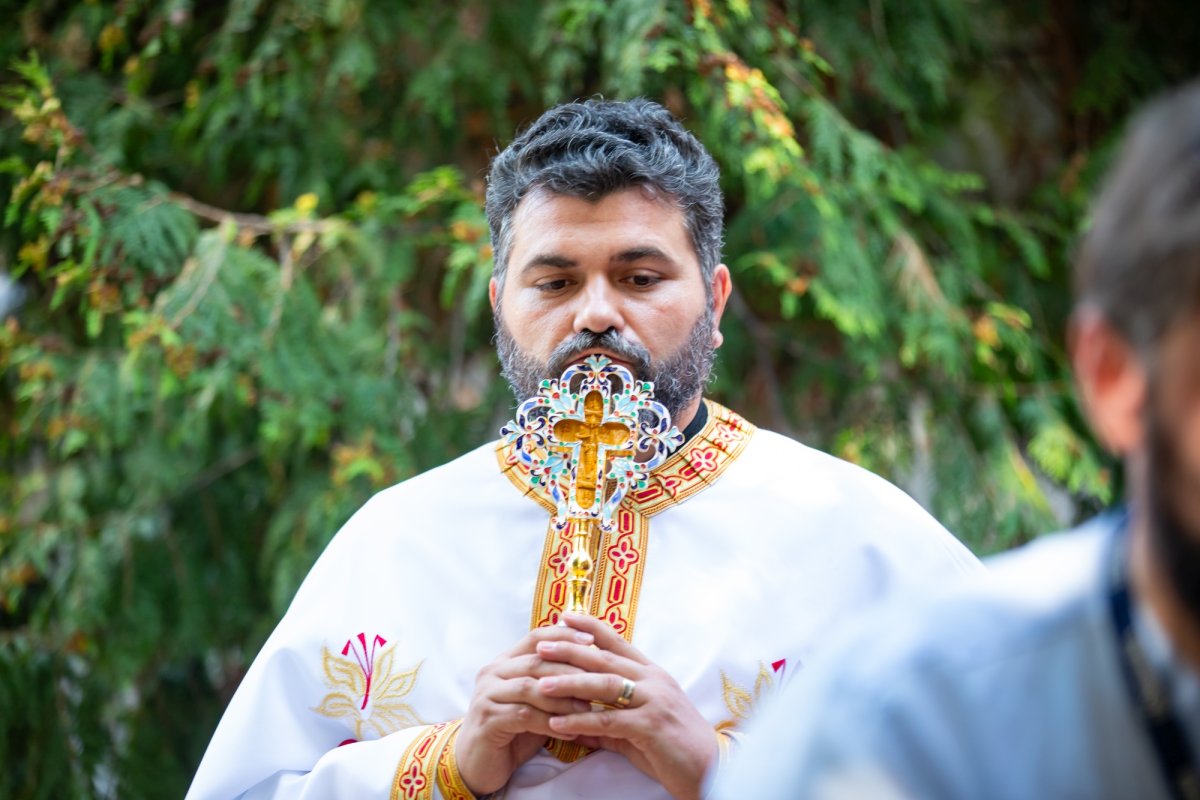 Cinstire deosebită adusă Sfintei Cruci în Capitală 268278