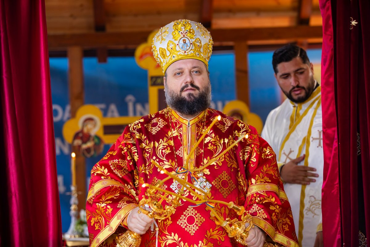 Cinstire deosebită adusă Sfintei Cruci în Capitală 268290