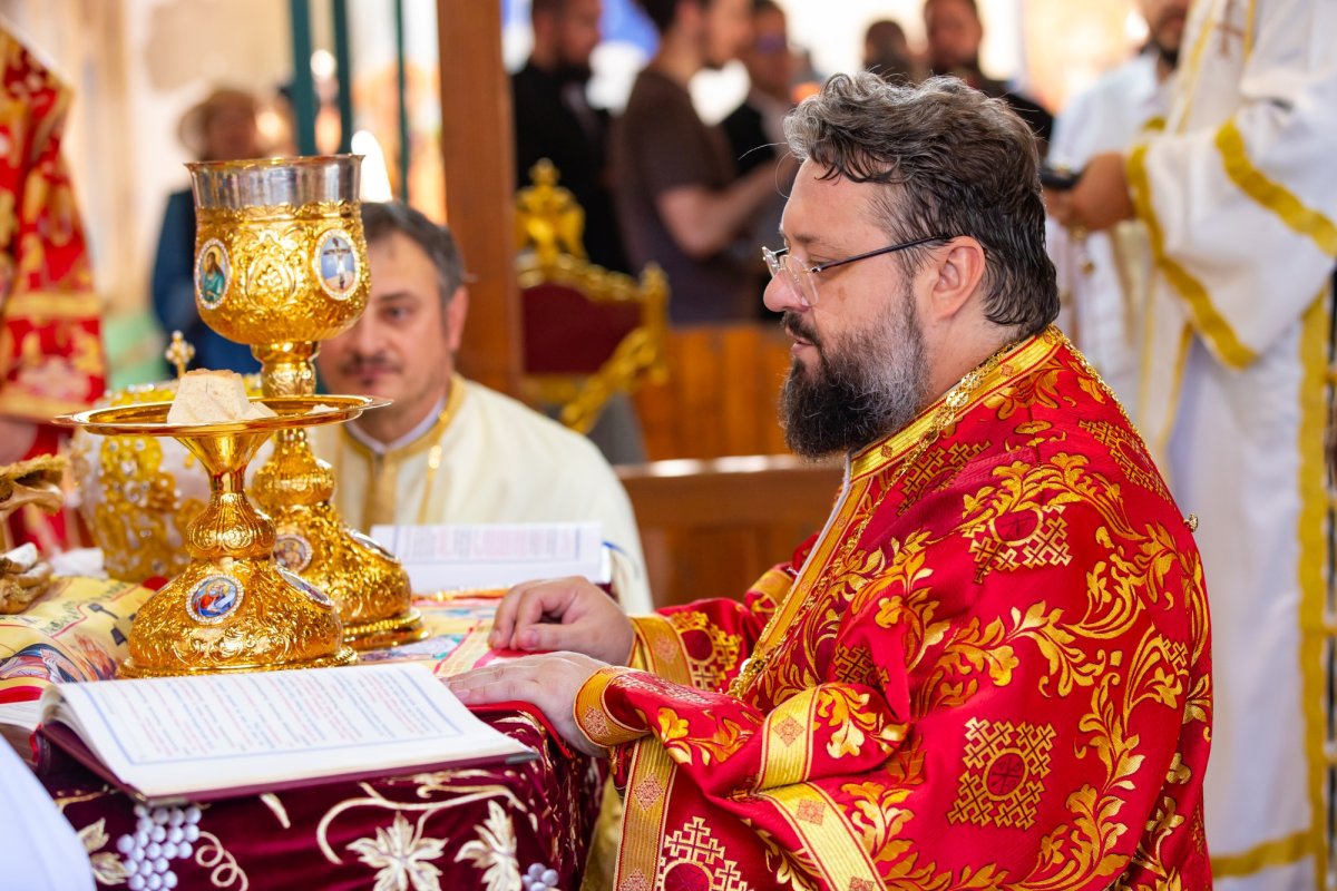 Cinstire deosebită adusă Sfintei Cruci în Capitală 268295