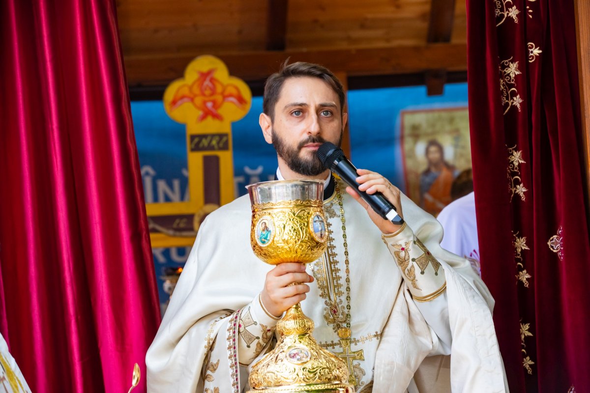 Cinstire deosebită adusă Sfintei Cruci în Capitală 268296